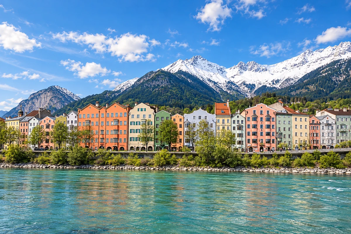 Mariahilf-huizen langs de Inn in Innsbruck.